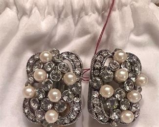 Carolee clip on earrings 