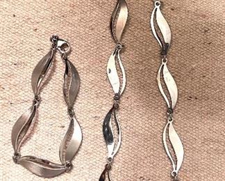 Sterling necklace w/matching bracelet 