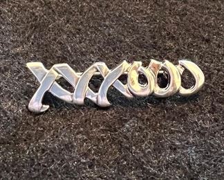 50%  OFF    Tiffany Hugs and Kisses sterling pin w/bag and box 