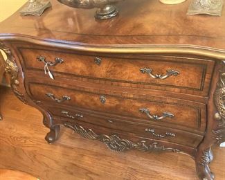 Beautiful 3-drawer chest