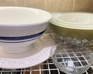 Vintage Pyrex (right) bowls