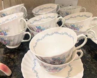 English "Chelsea Rose" by Royal Doulton -cups and saucers