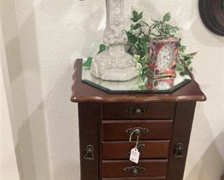 Jewelry chest (Sides open for hanging necklaces.)
