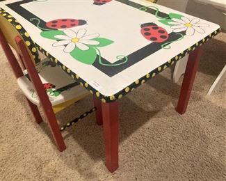 Precious lady bug and daily table and chairs
