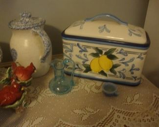 Lemon box, porcelain cardinals
