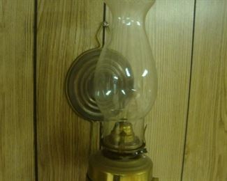 Oil lamp with reflector
