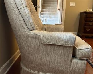 Vintage swivel chair  37: H x 30" W x 36" D