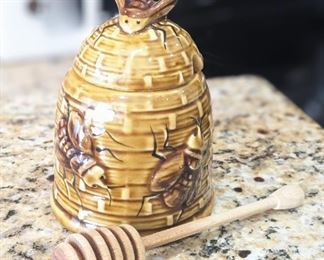 Darling beehive honey pot