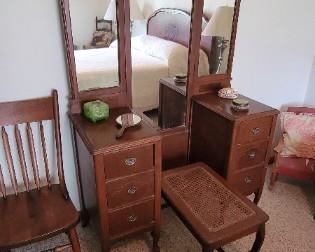 Antique Bedroom 4 Piece Bedroom Set
