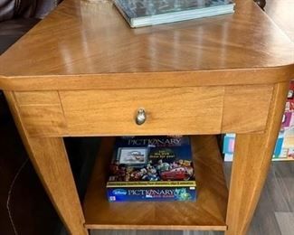 End table with one drawer