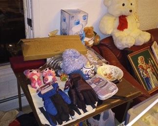 Brand new men's - medium size - winter snow gloves,