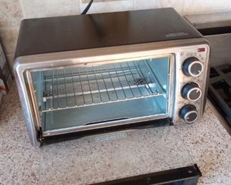 Black and Decker toaster oven, in near New condition.