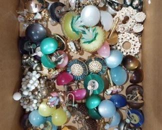 Earrings vintage many 