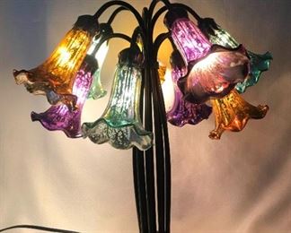 9Lily Lamp