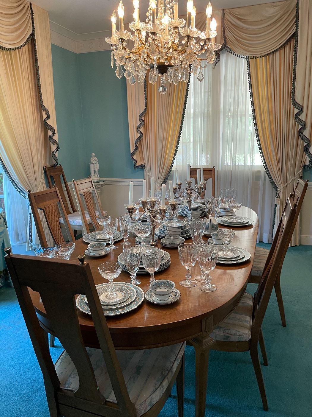 Dining table & 8 chairs