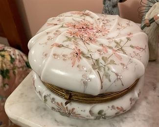 Huge Wavecrest powder box, 7 "