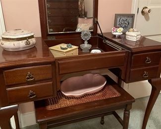 Vanity dresser & bench