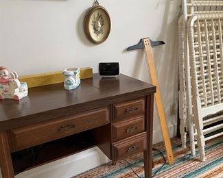Sewing machine & Jenny Lind crib