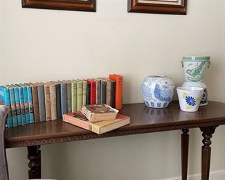 Library table & vintage books including Hardy Boys