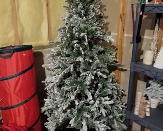 Flocked tree