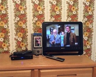 Sony Bravia 18" TV and External Antennae