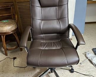 Brown Leather Like Desk Chair
