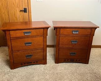 2pc Broyhill Artisan Ridge Nightstands PAIR 4078-292 Mission Arts and Crafts	29.75 x 30 x 17in	HxWxD
