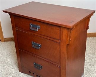 2pc Broyhill Artisan Ridge Nightstands PAIR 4078-292 Mission Arts and Crafts	29.75 x 30 x 17in	HxWxD
