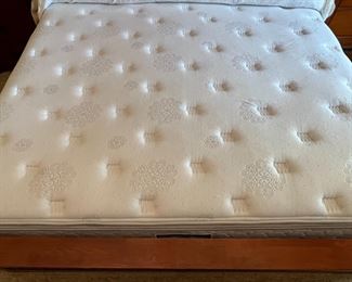 King Bed Broyhill Artisan Ridge Mission Arts and Crafts 4078-256	Frame: 54x85x87in Mattress 76 x 80in	HxWxD
