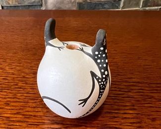 Zuni Pueblo Pottery Agnes Peynetsa Lizard Pot Mini Seed Jar	3 inches high	
