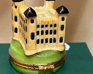 Limoges Artoria Tower of London Trinket Box Limited Edition in Box	2 inches high	
