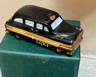 Limoges Artoria London Taxi Trinket Box Limited Edition in Box	1.5 inches high	
