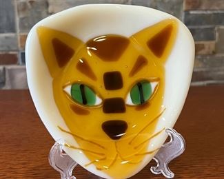 Fused Glass Cat Face Triangular Dish	5 x 5in	
