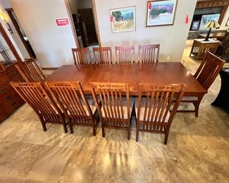 11pc Dining Set Table & Chairs Broyhill Artisan Ridge Mission Arts and Crafts	Table: 30 x 44 x 72-90-108in	
