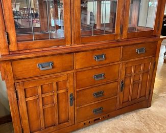 China Cabinet Broyhill Artisan Ridge Mission Arts and Crafts 5077-65/66 	82 x 66 x 18in	HxWxD
