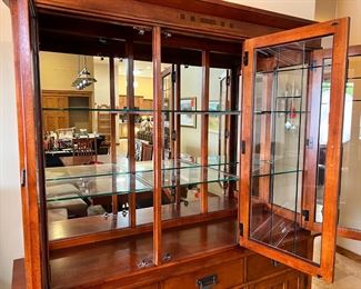 China Cabinet Broyhill Artisan Ridge Mission Arts and Crafts 5077-65/66 	82 x 66 x 18in	HxWxD
