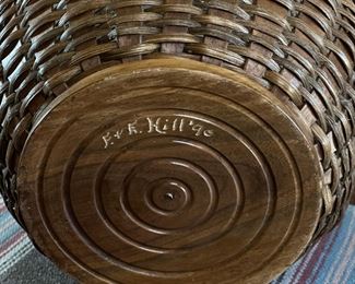 Artist Made Basket Edythe Hill  	8.5 x 11in diameter.	
