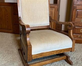 Antique Carved Oak Spring Rocking Chair	38 x 24 x 26in	HxWxD
