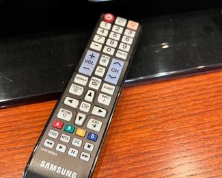 Samsung 55in LED HDTV 1080p UN55EH6000F TV	31 x 49in	
