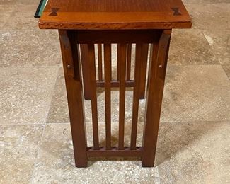 Single Accent Table Broyhill Artisan Ridge Mission Arts and Crafts 	24 x 14 x 22in	HxWxD
