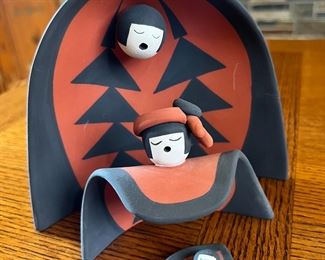 Hopi Zuni PB Shebola 3pc Pottery Nativity PATRICIA BAXTER Antive American 	5.5 x 6.5in	
