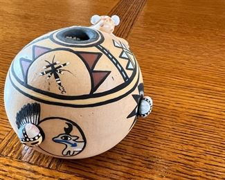 Lizard Seed Pot Vanicka Neha Zuni Pottery Native American 	3 inches high	
