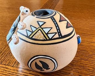 Lizard Seed Pot Vanicka Neha Zuni Pottery Native American 	3 inches high	
