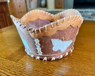 Artist-Made Caribou Birch Bark Basket	4 x 9in diameter 	
