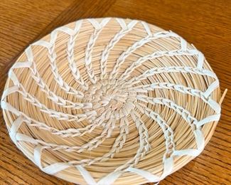 Tohono O’Odham Swirling Split Leaf Round Basket Papago Tray Native American 	6in Diameter 	
