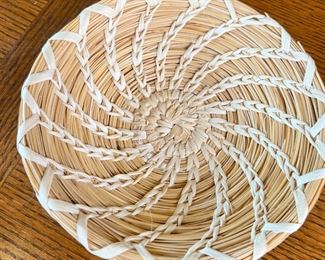 Tohono O’Odham Swirling Split Leaf Round Basket Papago Tray Native American 	6in Diameter 	
