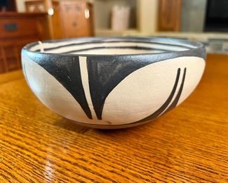Santo Domingo Kewa Robert Tenorio Pottery Bowl Native American 	4 x 8in diameter	
