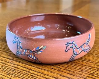 Victoria McKinney Pottery Primitive Horse Bowl Native American 	2 x 5.75in diameter	
