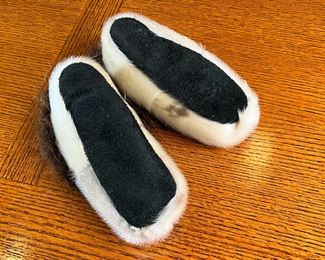 Inuit Fur Shoes Slippers Moccasins KIds	7 inches long	
