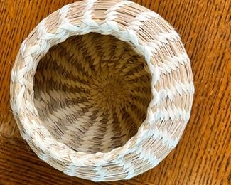 Tohono O’Odham Papago Indian Basket 4.5 x 3.75in  diameter 	
